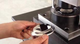 Embedded thumbnail for MX700 - Matrice de gaufrage et poinçonnage d&amp;#039;acier inoxydable