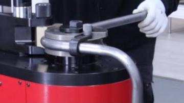 Video: Non-mandrel tube and pipe benders